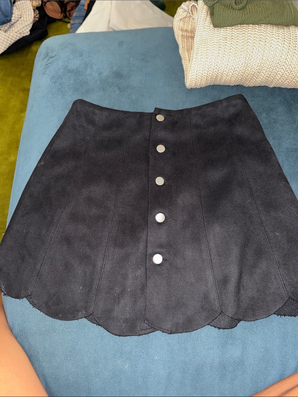 RUMOR BOUTIQUE Black Scalloped Button-Front Mini Skirt